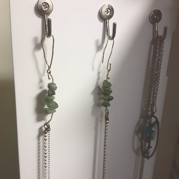 Green stone dangle earrings - Picture 4 of 6